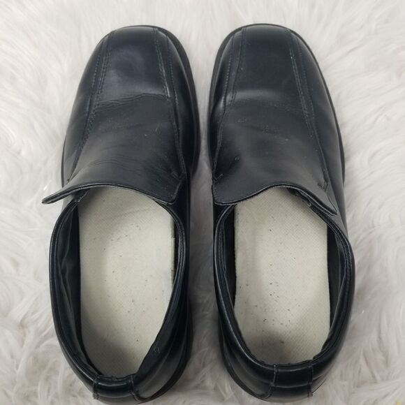 SKECHERS SLIPON LOAFER STYLE. SIZE 9, EURO 42. - Picture 9 of 13